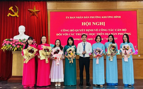 Khương Đình: Công bố quyết định về công tác cán bộ đối với các trường học trên địa bàn phường