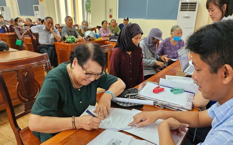 Xã Quang Minh hướng dẫn người dân kê khai hồ sơ 
hưởng trợ cấp hưu trí theo Nghị định 176 của Chính phủ

