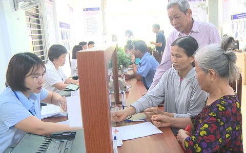 Hát Môn: Hỗ trợ người dân hoàn thiện hồ sơ hưởng trợ cấp hưu trí xã hội