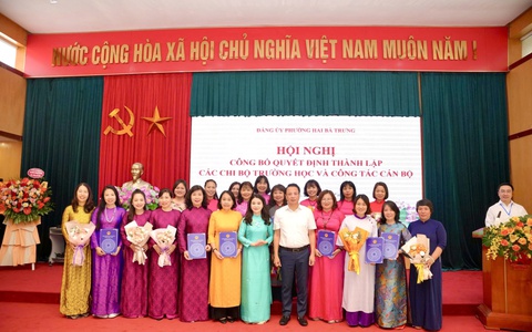Phường Hai Bà Trưng tổ chức Hội nghị công bố quyết định thành lập các Chi bộ trường học và công tác cán bộ.