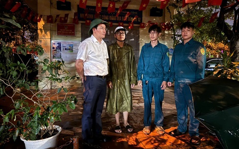 Phường Giảng Võ: các hộ dân nhà G6a di dời ngay trong đêm tới nơi tạm trú an toàn