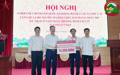 Agribank Chi nhánh Quốc Oai đồng hành cùng xã Phú Cát tri ân người có công với cách mạng
