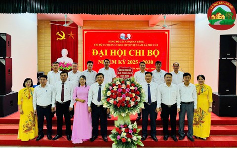 Chi bộ cơ quan UBMTTQ Việt Nam xã Phú Cát tổ chức thành công đại hội khóa I, nhiệm kỳ 2025–2030