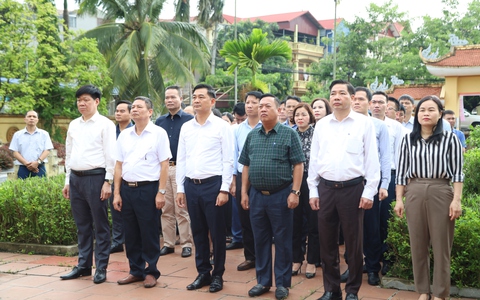 Lãnh đạo xã Quang Minh dâng hương, tưởng niệm các Anh hùng liệt sỹ