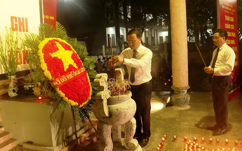 ỨNG HÒA: TỔ CHỨC LỄ THẮP NẾN TRI ÂN VÀ CHƯƠNG TRÌNH VĂN NGHỆ CHÀO MỪNG KỶ NIỆM 71 NĂM GIẢI PHÓNG ỨNG HOÀ VÀ CHIẾN THẮNG KHU CHÁY.