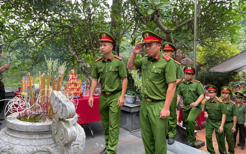 Công an xã Đoài Phương tri ân các anh hùng liệt sỹ