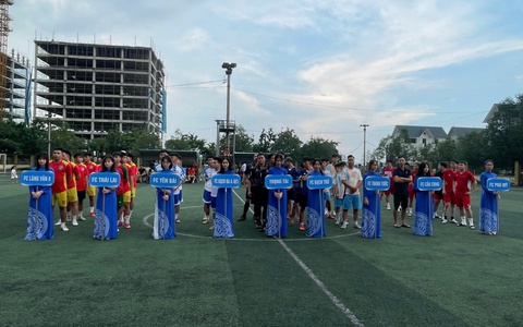 Tưng bừng khai mạc giải bóng đá thanh niên chào mừng Đại hội Đảng bộ xã Tiến Thắng lần thứ I