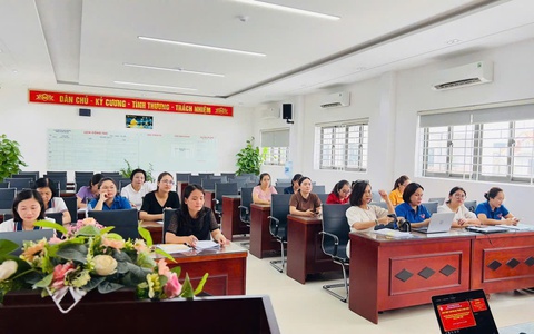 Chi bộ trường Tiểu học Trần Phú tổ chức sinh hoạt chuyên đề góp ý dự thảo văn kiện ĐH đại biểu Đảng bộ phường Lĩnh Nam lần thứ I

