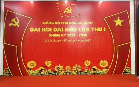 CHÙM ẢNH: PHƯỜNG BA ĐÌNH RỰC RỠ CỜ HOA CHÀO MỪNG ĐẠI HỘI ĐẠI BIỂU ĐẢNG BỘ PHƯỜNG LẦN THỨ I, NHIỆM KỲ 2025–2030