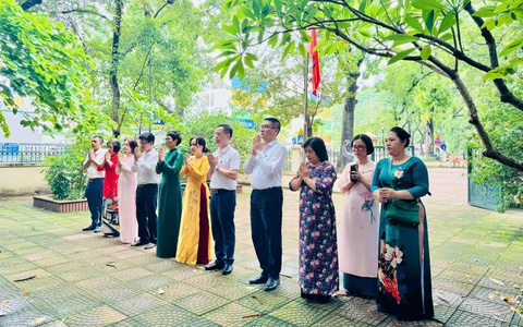 LÃNH ĐẠO PHƯỜNG KIM LIÊN TỔ CHỨC DÂNG HƯƠNG, DÂNG HOA TẠI CÁC ĐỊA CHỈ ĐỎ TRÊN ĐỊA BÀN