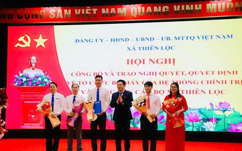 Hội nghị công bố và trao các Nghị quyết, Quyết định về tổ chức bộ máy và công tác cán bộ của xã Thiên Lộc