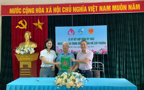 Ký kết hợp đồng ủy thác cho vay các đối tượng chính sách khác trên địa bàn phường Bạch Mai.