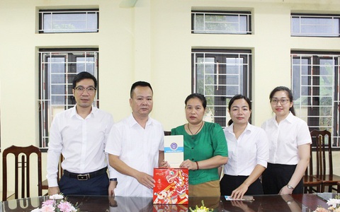 Công việc là số 1, sẻ chia để trao yêu thương