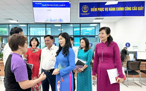 Ngày làm việc đầu tiên tại Điểm tiếp nhận, phục vụ hành chính công phường Cầu Giấy