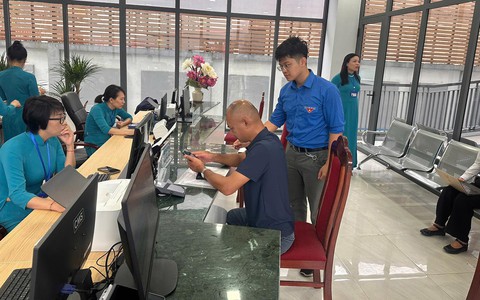 Đoàn thanh niên phường Phú Thượng ra quân hỗ trợ vận hành mô hình chính quyền địa phương 2 cấp và cung cấp dịch vụ công trực tuyến tại cơ sở.
