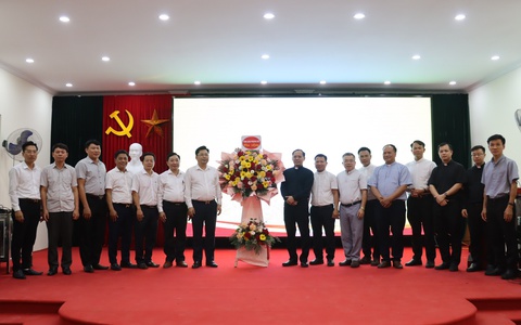 Giáo phận Thành phố Hà Nội thăm, chúc mừng Đảng bộ, chính quyền và nhân dân xã Đại Xuyên