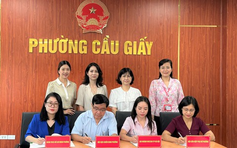 UBND phường Cầu Giấy làm việc với Ngân hàng Chính sách Xã hội Thành phố về thực hiện nhiệm vụ trên địa bàn phường 6 tháng cuối năm 2025