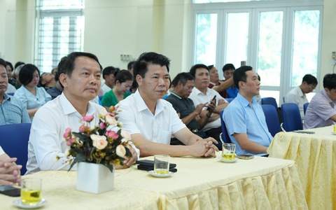 UBND PHƯỜNG YÊN NGHĨA TỔ CHỨC TẬP HUẤN ỨNG DỤNG CÔNG NGHỆ SỐ VÀ TRÍ TUỆ NHÂN TẠO (AI) CHO CÁN BỘ, CÔNG CHỨC VÀ TỔ CÔNG NGHỆ SỐ CỘNG ĐỒNG