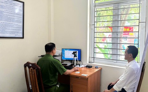 Đảng bộ Phường Tây Tựu đổi thẻ đảng viên cho trên 1100 đảng viên