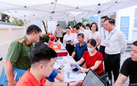Phường Long Biên phát động hưởng ứng Chiến dịch “45 ngày đêm ra quân hỗ trợ hoạt động chuyển đổi số”