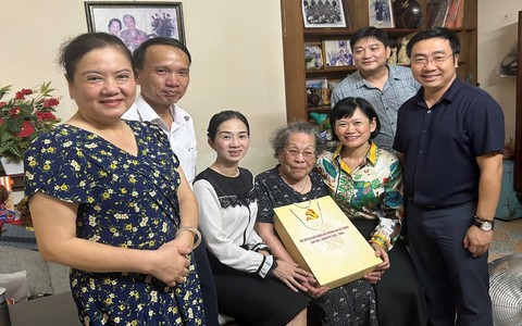 Thăm, tặng quà các lão thành cách mạng nhân kỷ niệm 80 năm Quốc khánh nước CHXHCN Việt Nam (2/9/1945-2/9/2025).