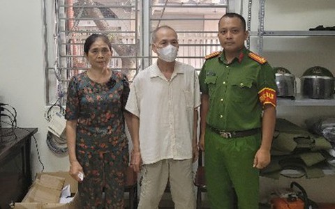 Công an phường Kim Liên kịp thời giúp đỡ người đàn ông đi lạc tìm được gia đình