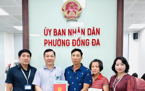 Phường Đống Đa trao giấy phép xây dựng đầu tiên sau khi vận hành mô hình chính quyền mới