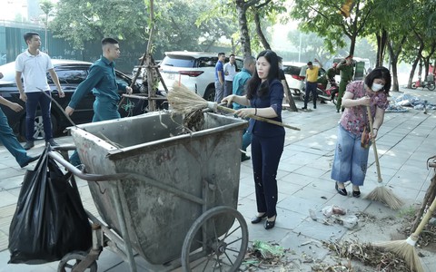 Phường Cầu Giấy ra quân tổng vệ sinh môi trường