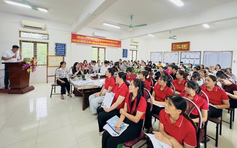 XÃ BA VÌ TỔ CHỨC TẬP HUẤN CÔNG TÁC ĐẢM BẢO AN TOÀN THỰC PHẨM TẠI CÁC NHÀ TRƯỜNG TRÊN ĐỊA BÀN XÃ BA VÌ NĂM 2025