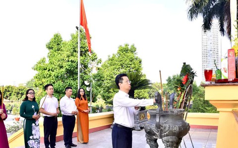 Phường Hoàn Kiếm: dâng hương tưởng nhớ công ơn các Anh hùng liệt sĩ