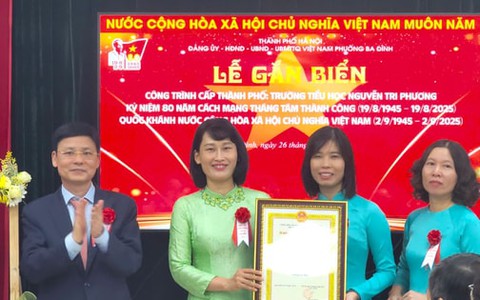Phường Ba Đình gắn biển công trình Trường Tiểu học Nguyễn Tri Phương