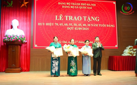 59 đảng viên thuộc Đảng bộ xã Quốc Oai được trao tặng Huy hiệu Đảng đợt 2/9