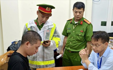 Xử phạt bãi trông xe tự phát gần Quảng trường Ba Đình trước giờ sơ duyệt A80