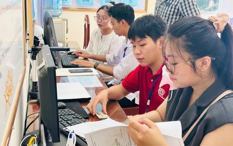 Phường Phương Liệt tăng tốc chiến dịch “45 ngày đêm hỗ trợ chuyển đổi số”