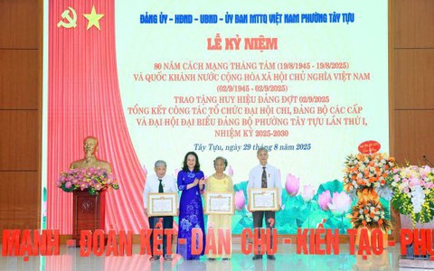 Phường Tây Tựu tổ chức Lễ kỷ niệm 80 năm Cách mạng Tháng Tám thành công và Quốc khánh 2/9