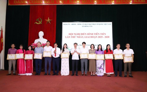 Xã Hồng Vân tổ chức hội nghị tổng kết phong trào gương điển hình tiên tiến giai đoạn 2020 - 2025 và biểu dương, khen thưởng các tập thể, cá nhân có thành tích xuất sắc.