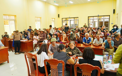 Xã Yên Lãng triển khai chi trả tiền tặng quà người dân nhân dịp kỷ Niệm 80 Năm Cách Mạng Tháng Tám Và Quốc Khánh 2/9.