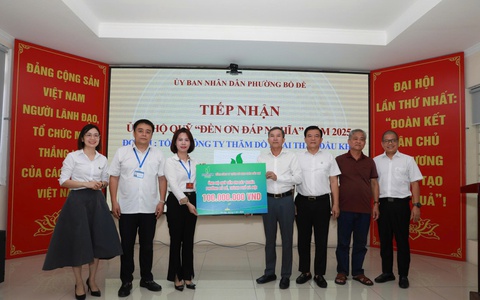 Phường Bồ Đề tiếp nhận ủng hộ Quỹ đền ơn đáp nghĩa năm 2025