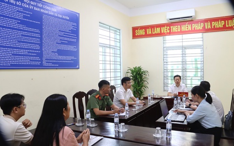 Đồng chí Chủ tịch UBND xã  tiếp công dân thường kỳ tháng 8/2025