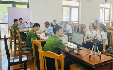 CÔNG AN XÃ THIÊN LỘC TRIỂN KHAI CẤP ĐỔI THẺ ĐẢNG VIÊN THEO QUY ĐỊNH MỚI.