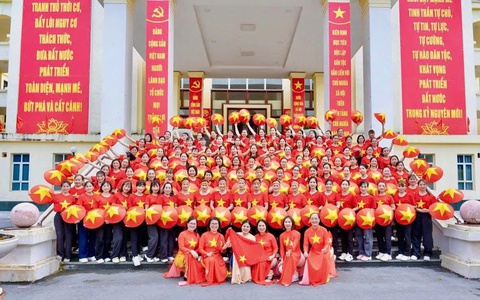 Ấn tượng màn đồng diễn của cán bộ, hội viên phụ nữ xã Quang Minh chào mừng 80 năm Quốc khánh
