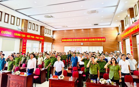 Phường Phú Thượng công bố quyết định kiện toàn và triển khai nhiệm vụ cho lực lượng tham gia bảo vệ an ninh trật tự ở cơ sở