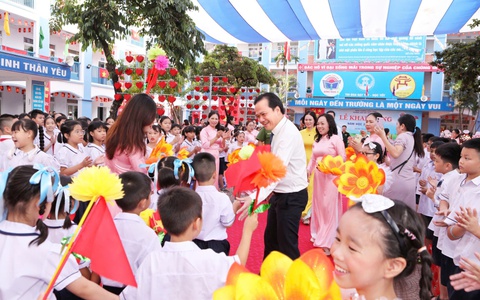CÁC TRƯỜNG TRÊN ĐỊA BÀN PHƯỜNG ĐÔNG NGẠC TƯNG BỪNG PHẤN KHỞI TỔ CHỨC LỄ KHAI GIẢNG NĂM HỌC MỚI 2025 – 2026