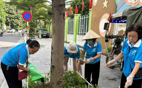 Phường Hai Bà Trưng: đông đảo lực lượng chung tay thực hiện “Đường hoa Đại đoàn kết”