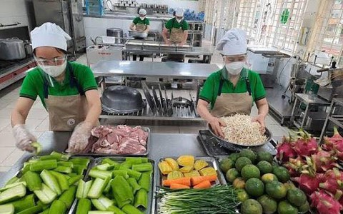 ĐỊNH KỲ VÀ ĐỘT XUẤT KIỂM TRA, GIÁM SÁT AN TOÀN THỰC PHẨM CUNG CẤP SUẤT ĂN CHO HỌC SINH TIỂU HỌC TRÊN ĐỊA BÀN XÃ NỘI BÀI NĂM HỌC 2025-2026