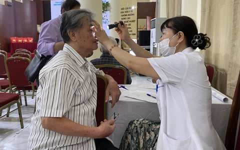 Bảo vệ, chăm sóc sức khỏe Nhân dân là nhiệm vụ chính trị hàng đầu