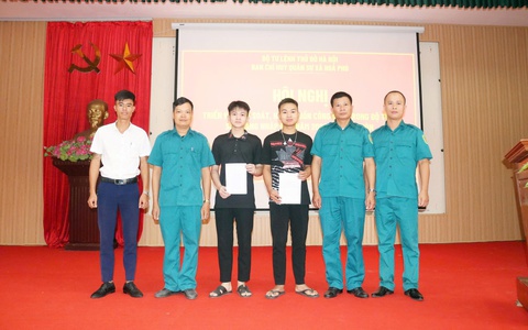 2 thanh niên viết đơn tình nguyện tham gia nghĩa vụ quân sự và nghĩa vụ công an nhân dân năm 2026