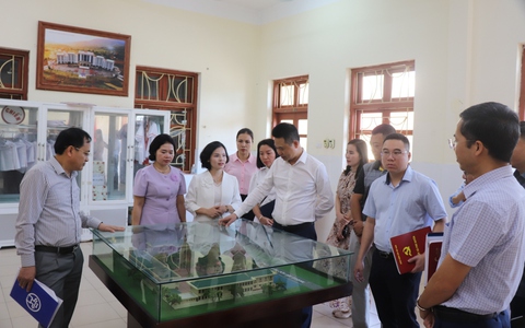 Thường trực Đảng uỷ xã làm việc với Trường Tiểu học Phú Xuyên
