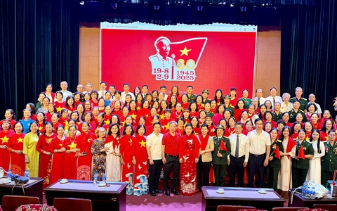 Phường Thanh Xuân tổ chức Lễ chào cờ và theo dõi Lễ kỷ niệm, diễu binh, diễu hành mừng Quốc khánh 02/9