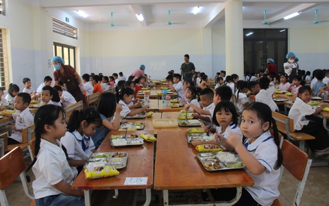 Tăng cường công tác đảm bảo bữa ăn bán trú cho học sinh